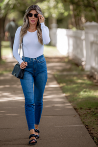 How to Wear High Rise Jeans Like a Pro!