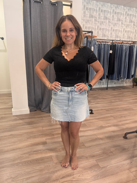Z SUPPLY AUDREY LACE SHORT SLEEVE TOP BLACK