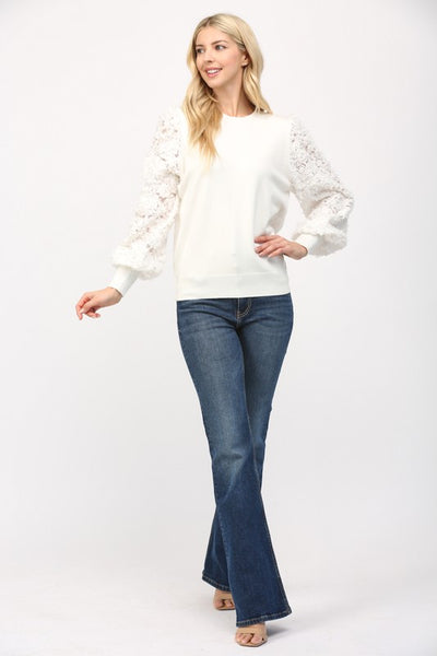 FATE CREAM CONTRAST 3D FLORAL LACE SLEEVE SWEATER