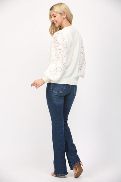 FATE CREAM CONTRAST 3D FLORAL LACE SLEEVE SWEATER