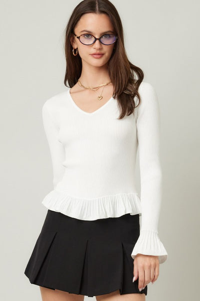 OFF WHITE V NECK KNIT RUFFLED HEM TOP
