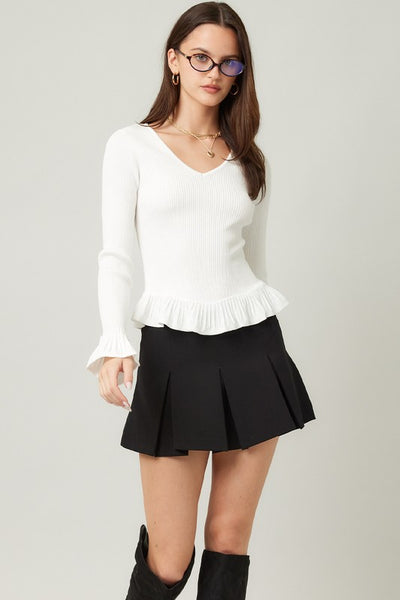 OFF WHITE V NECK KNIT RUFFLED HEM TOP