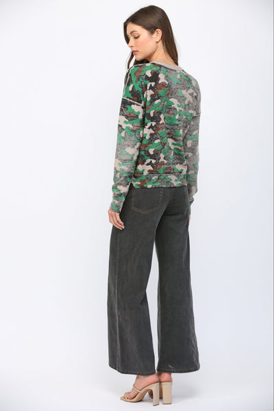 CAMO PRINT CREW SWEATER