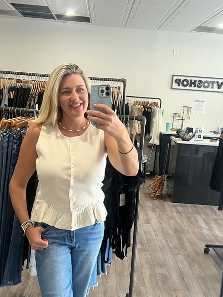 SLEEVELESS CREAM KNIT RUFFLE HEM CARDIGAN